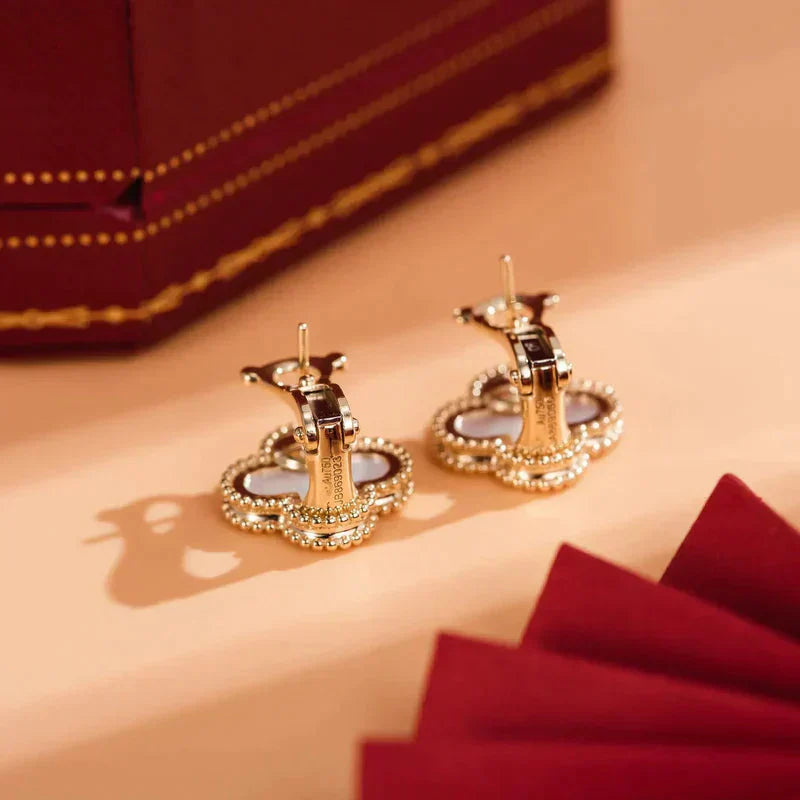 ¡®Moco¡¯CLOVER MEDIUM 1 MOTIFS WHITE MOP STUD EARRINGS