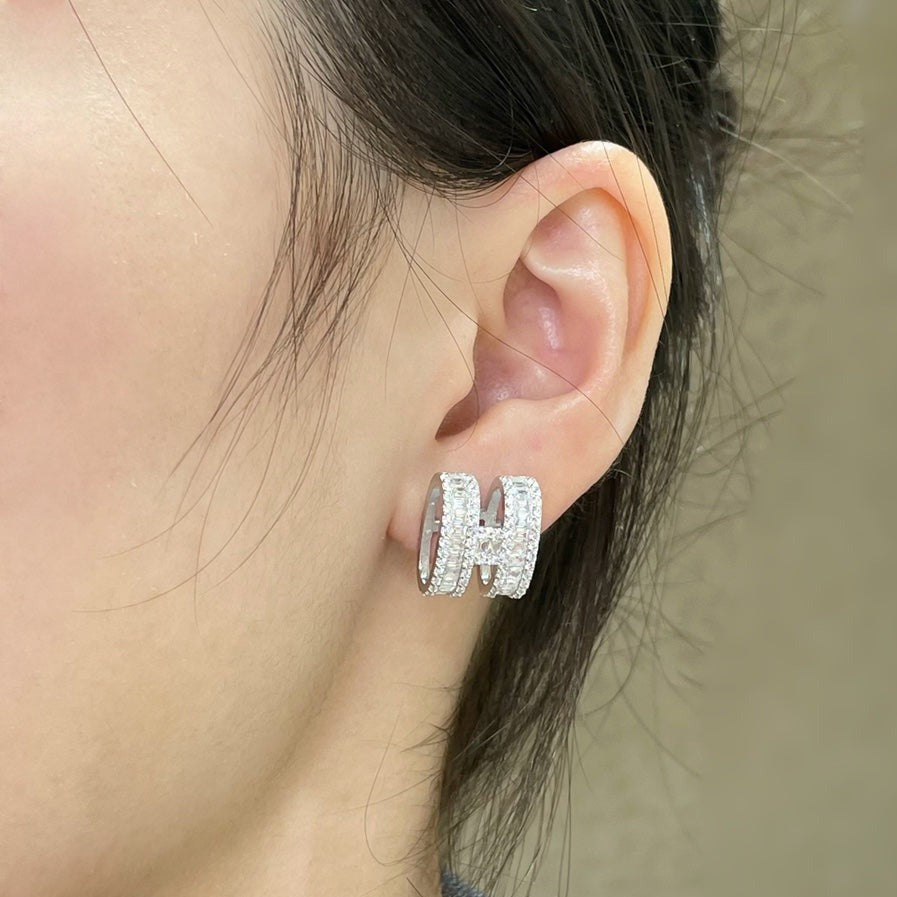 ¡®Moco¡¯H STUD EARRINGS WITH SILVER DIAMONDS