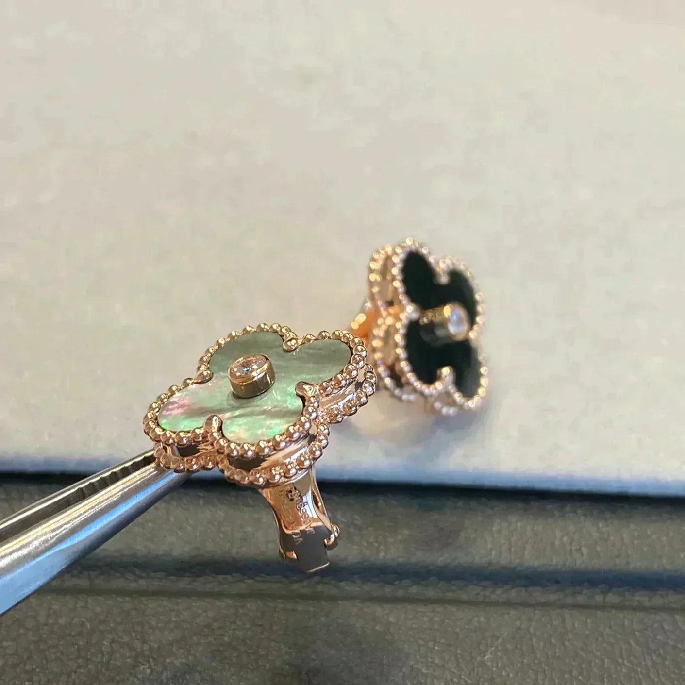 [moco jewelrys]CLOVER MEDIUM 1 MOTIFS GRAY MOP  DIAMOND EARRINGS