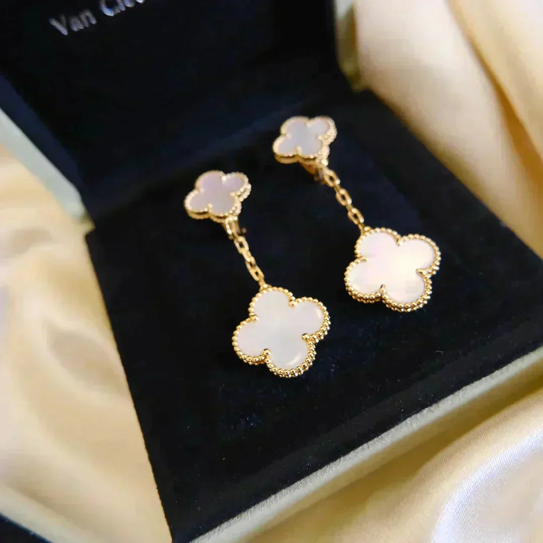 [moco jewelrys]CLOVER 2 MOTIF WHITE MOP EARRINGS
