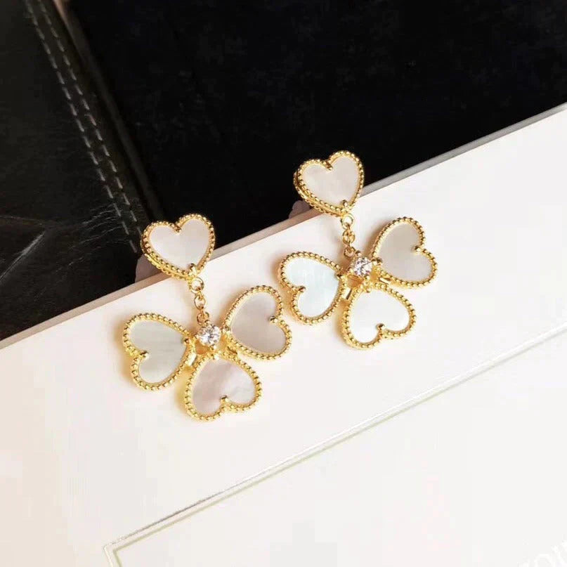 [moco jewelrys]CLOVER SWEET WHITE MOP EARRINGS