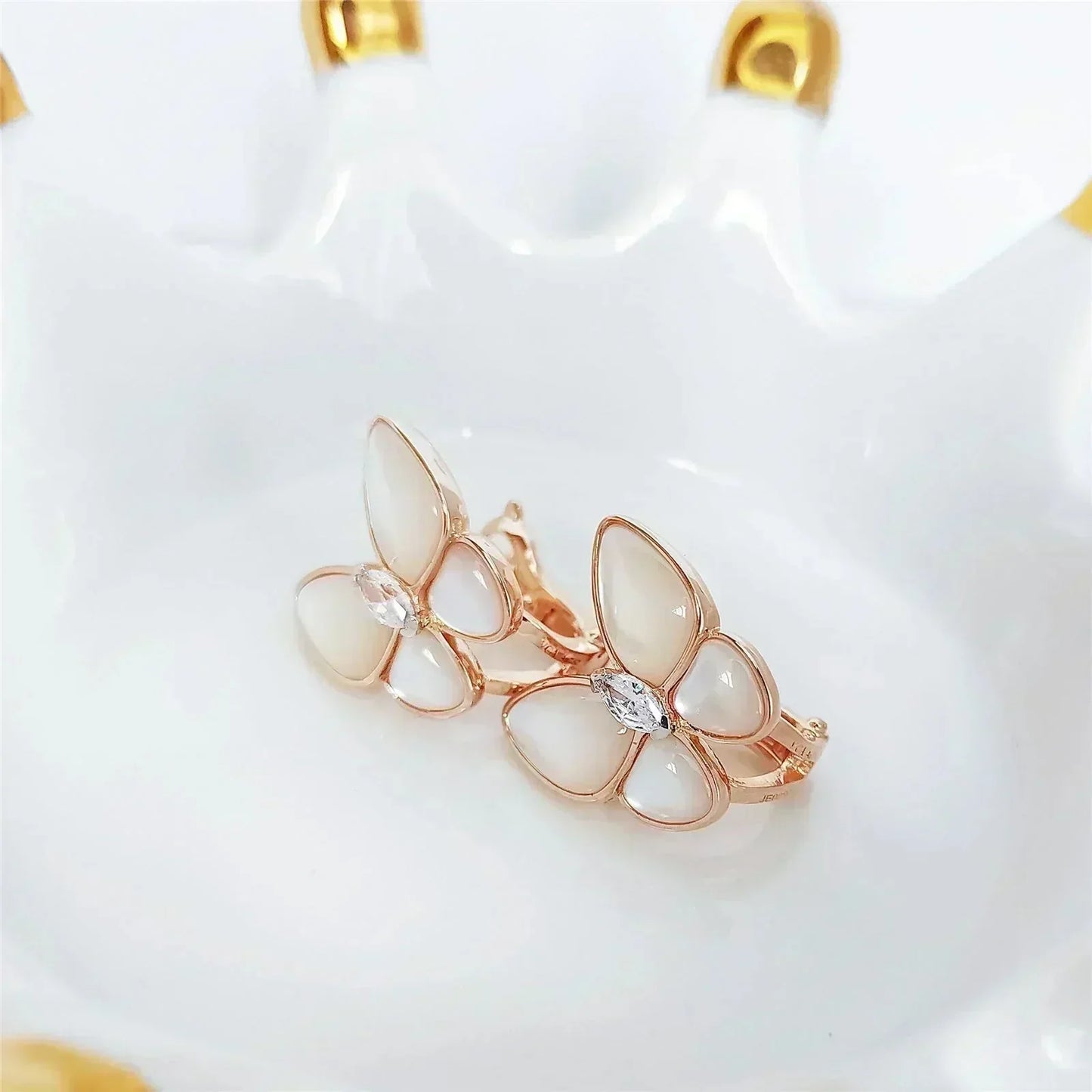 [moco jewelrys]BUTTERFLY MOP DIAMOND EARRINGS