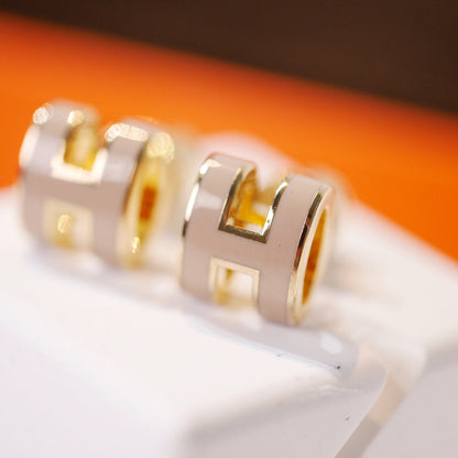 [moco jewelrys]MINI POP H GOLD EARRINGS GREY