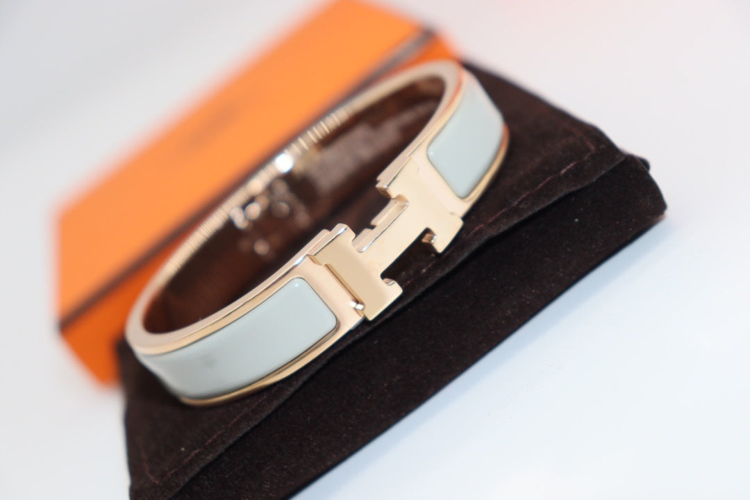 [moco jewelrys]H LIGHT BLUE BRACELET