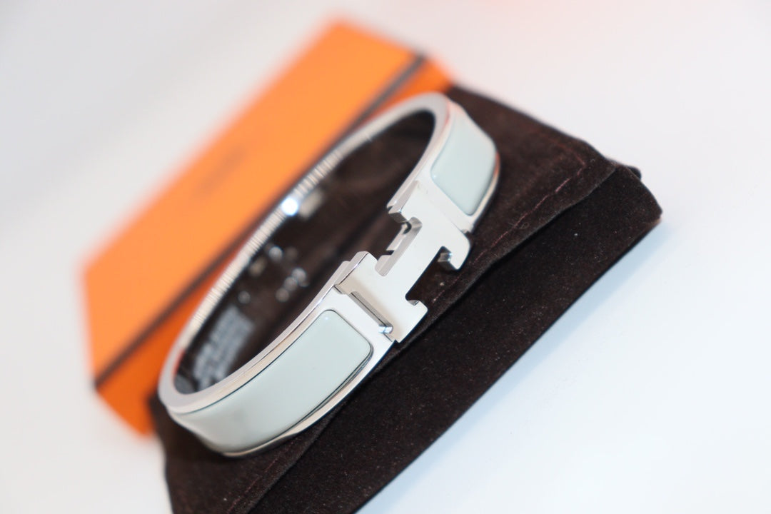 [moco jewelrys]H LIGHT BLUE BRACELET