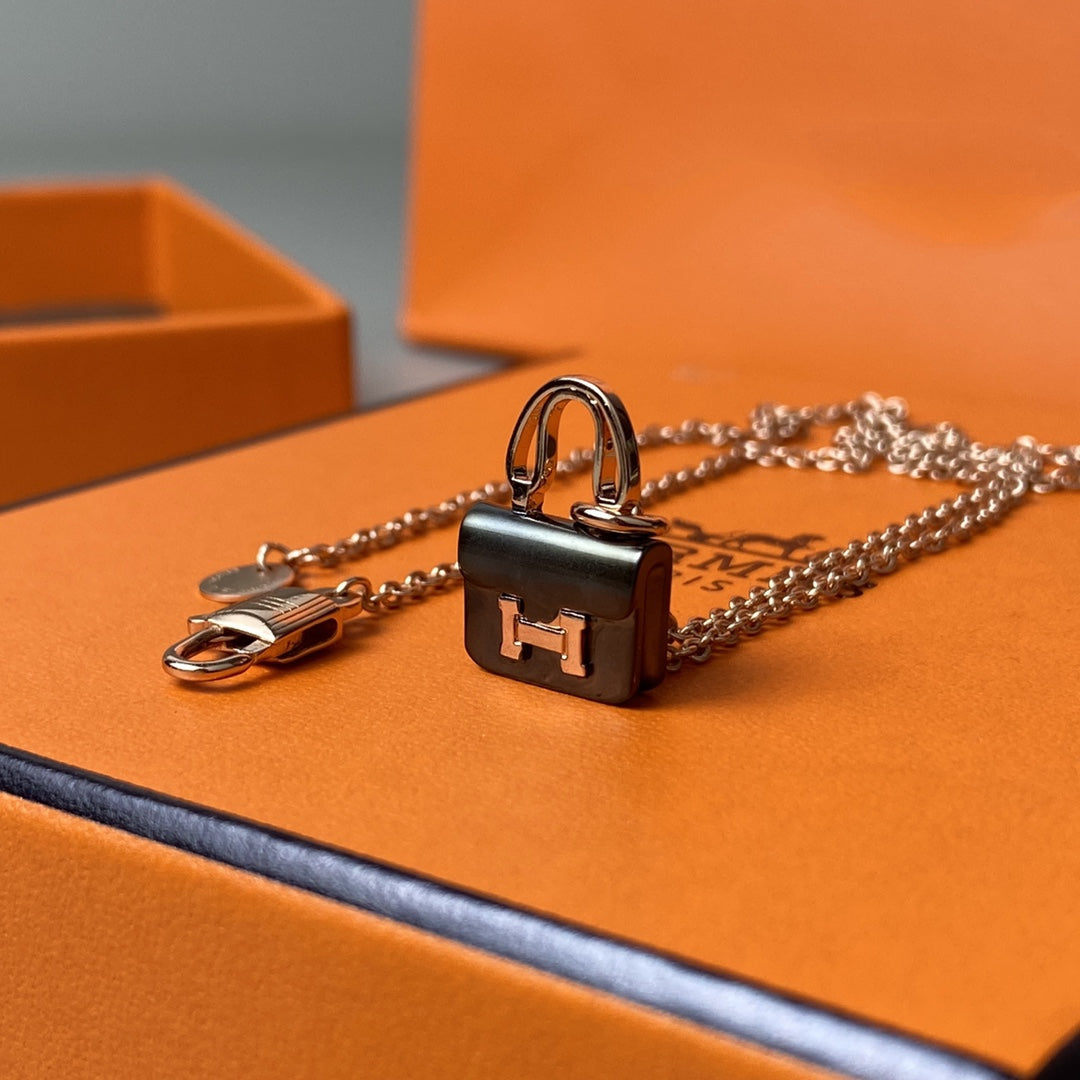 [moco jewelrys]CONSTANCE BLACK PEDANT PINK GOLD NECKLACE