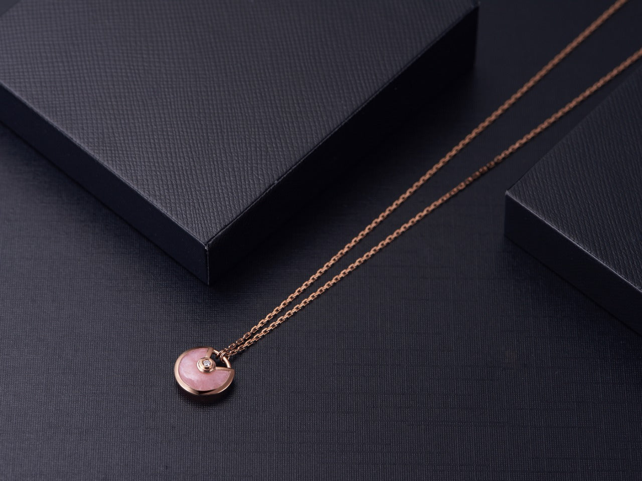 [moco jewelrys]AMULETTE ROSE GOLD PINK MOP NECKLACE