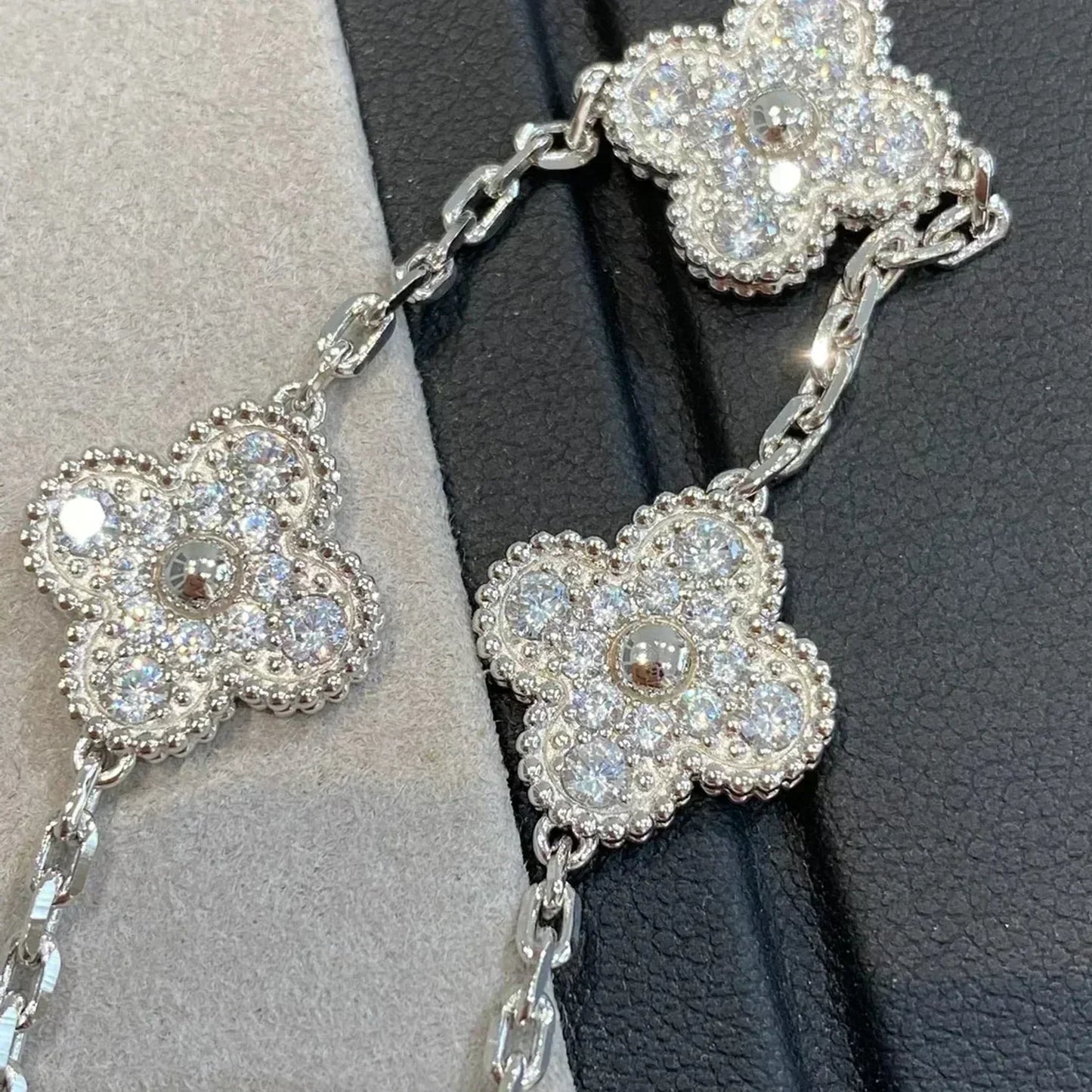 [Moco jewelrys] CLOVER 5 MOTIF FULL DIAMOND BRACELET COLLECTION
