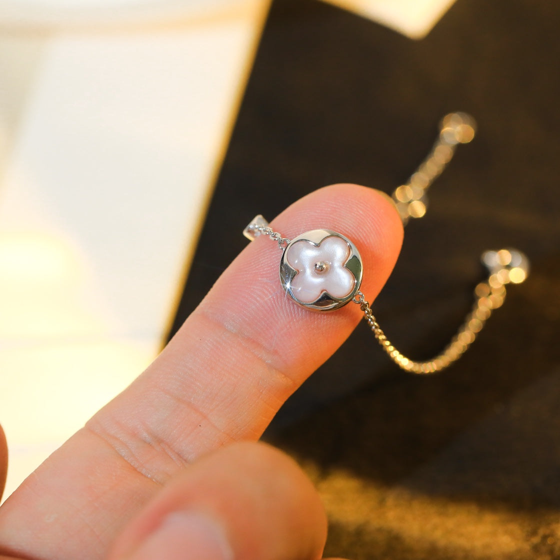 [moco jewelrys]SUN MOTIF PINK MOP SILVER BRACELET