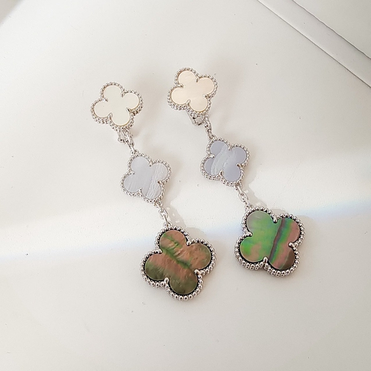 [moco jewelrys]CLOVER 3 MOTIFS CHALCEDONY DARK MOP SILVER EARRINGS