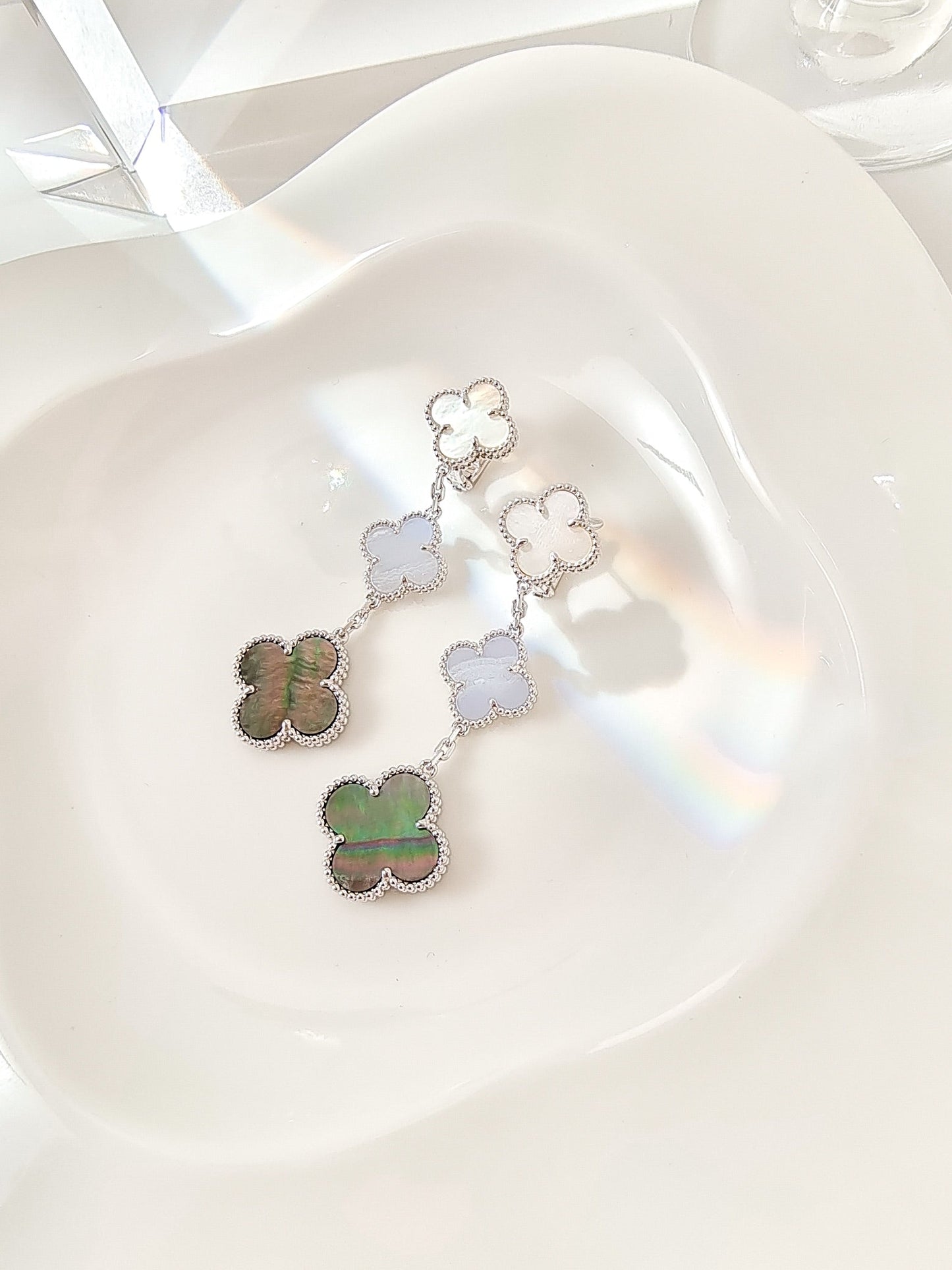 [moco jewelrys]CLOVER 3 MOTIFS CHALCEDONY DARK MOP SILVER EARRINGS