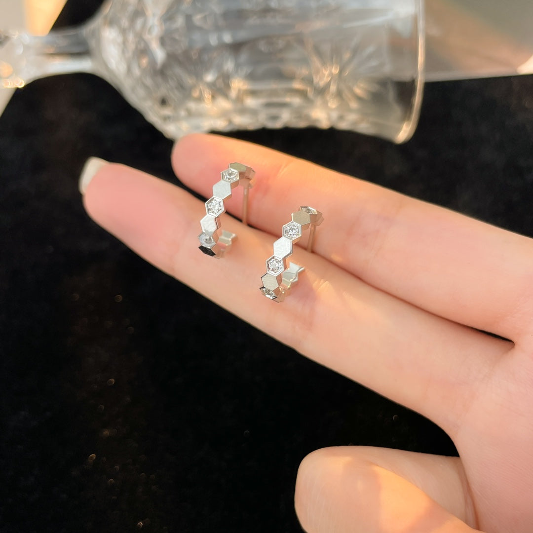 [moco jewelrys]BEE LOVE DIAMOND HOOP EARRINGS