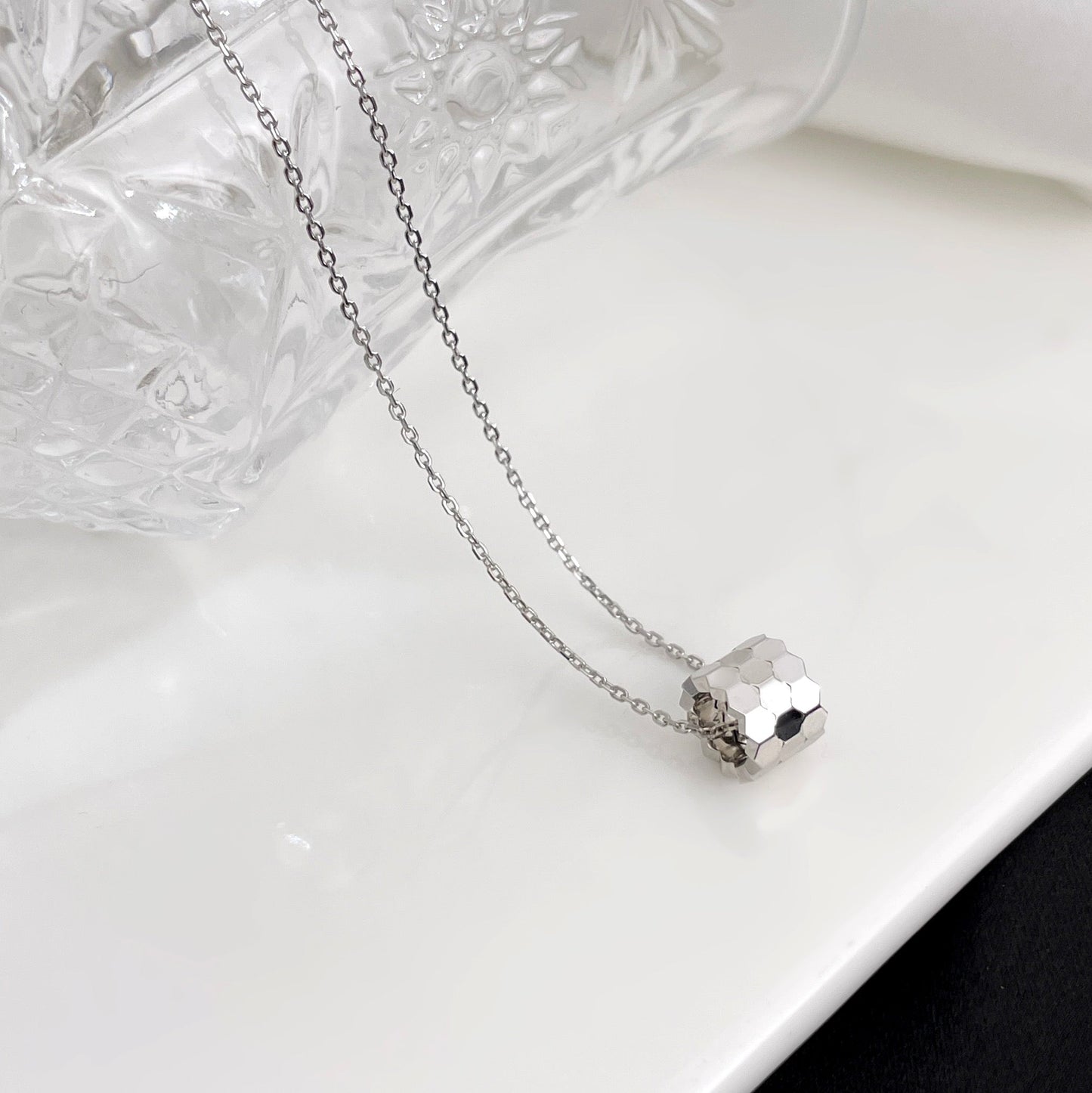 [moco jewelrys]BEE MINI NECKLACE