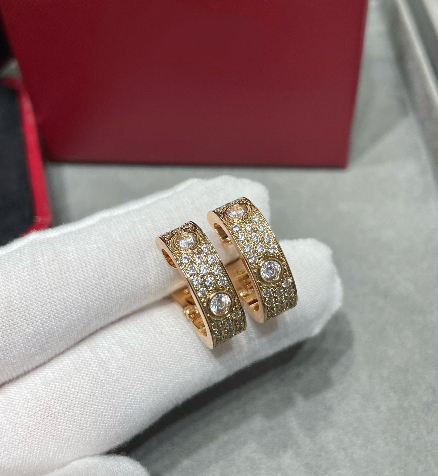 [moco jewelrys]LOVE 5.5MM DIAMOND PAVED EARRINGS