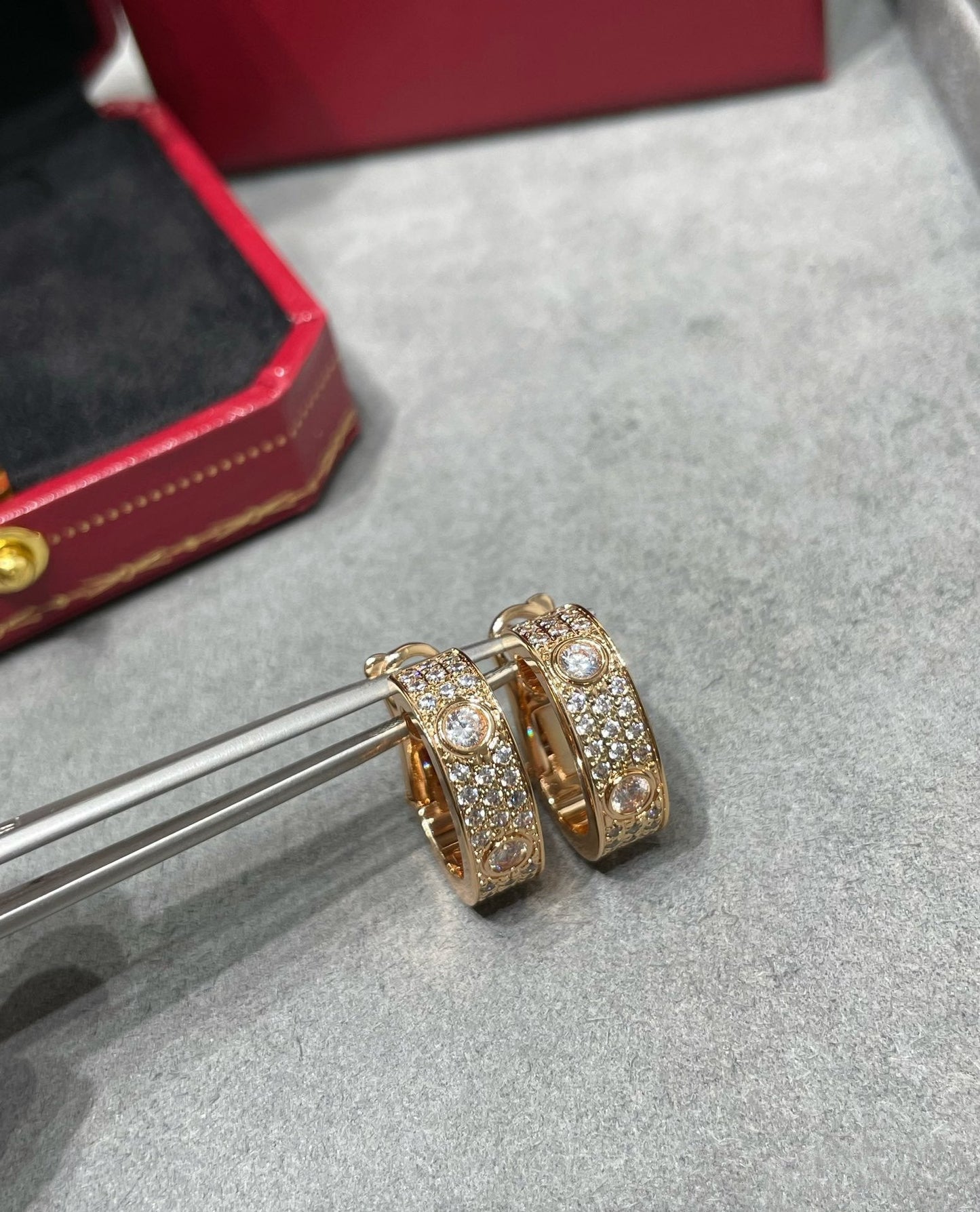 [moco jewelrys]LOVE 5.5MM DIAMOND PAVED EARRINGS