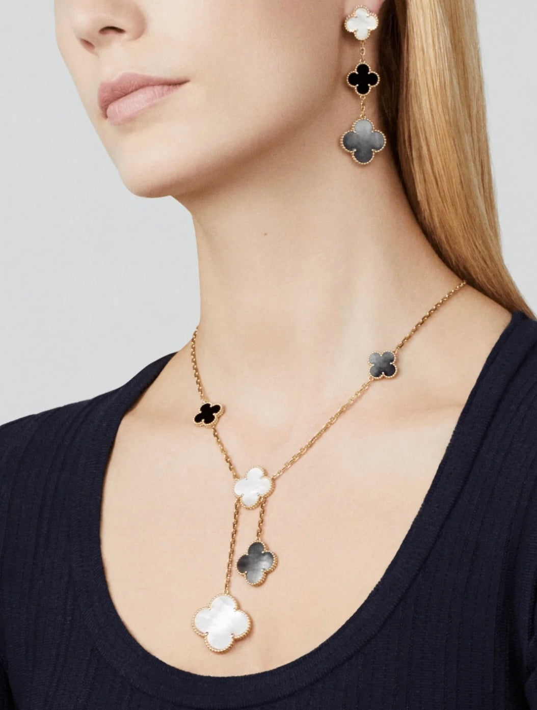 [moco jewelrys]CLOVER 3 MOTIF MOP ONYX DARK MOP PINK GOLD EARRINGS