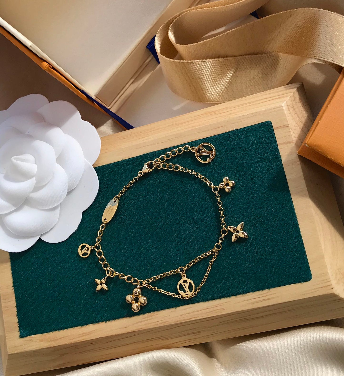 [moco jewelrys]BLOOMING PINK GOLD MOP BRACELET