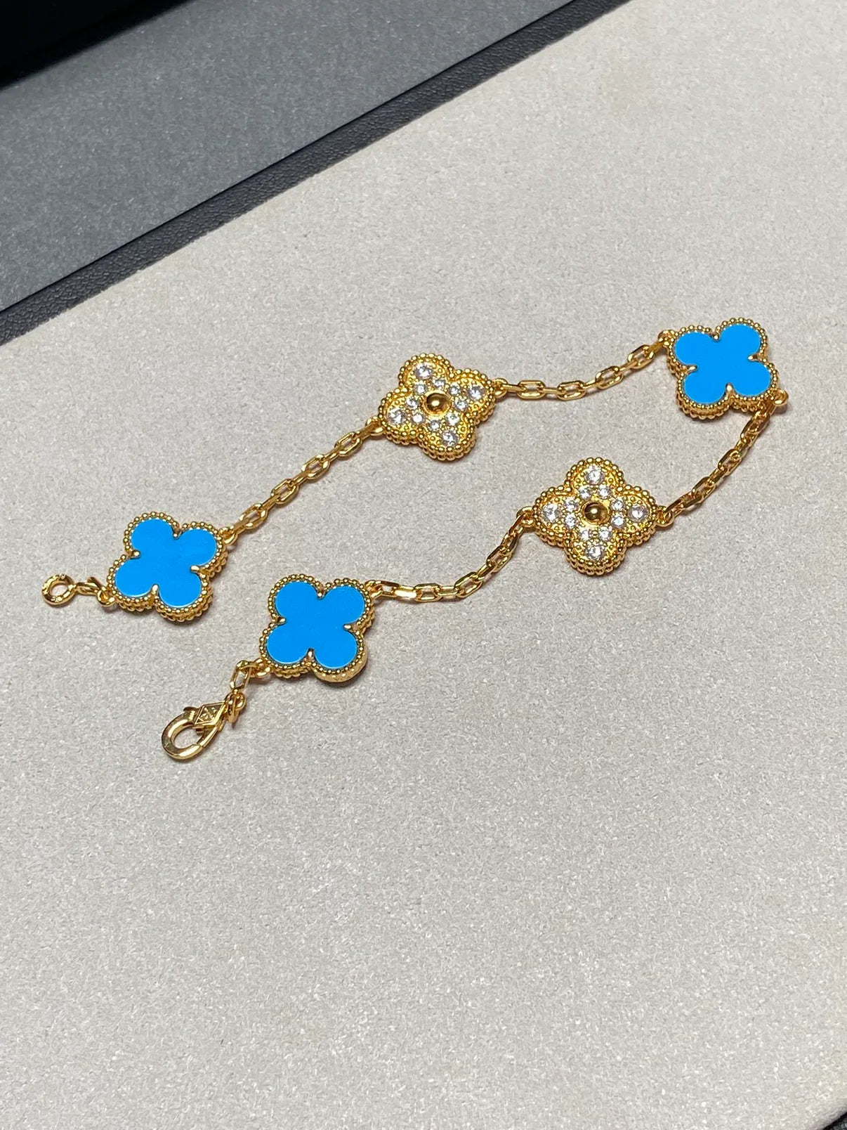 [Moco jewelrys] CLOVER 5 MOTIF BLUE AGATE BRACELET COLLECTION