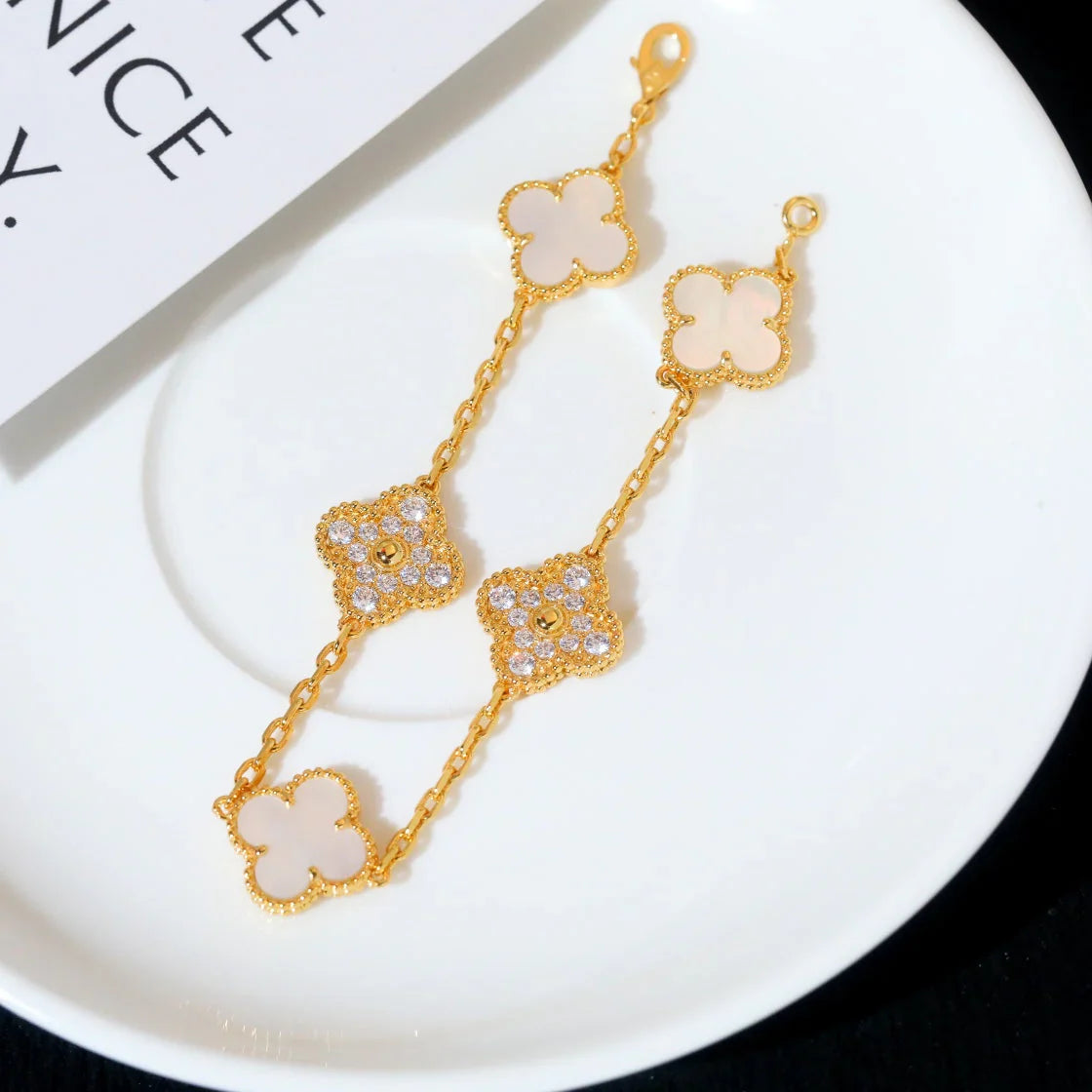 [Moco jewelrys]CLOVER WHITE PEARL MOP 5 MOTIF BRACELET COLLECTION