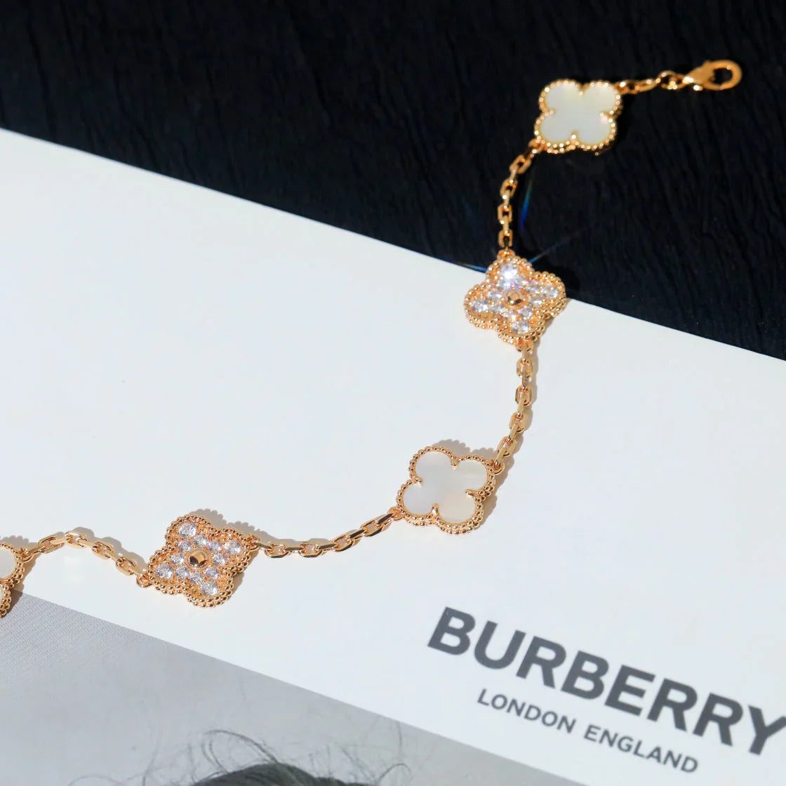 [Moco jewelrys]CLOVER WHITE PEARL MOP 5 MOTIF BRACELET COLLECTION
