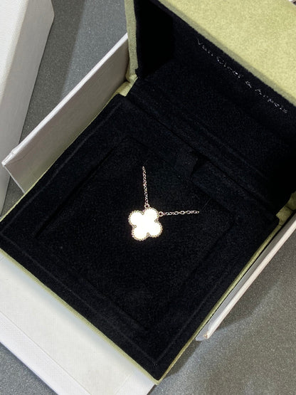 [moco jewelrys]CLOVER MEDIUM SILVER WHITE MOP NECKLACE