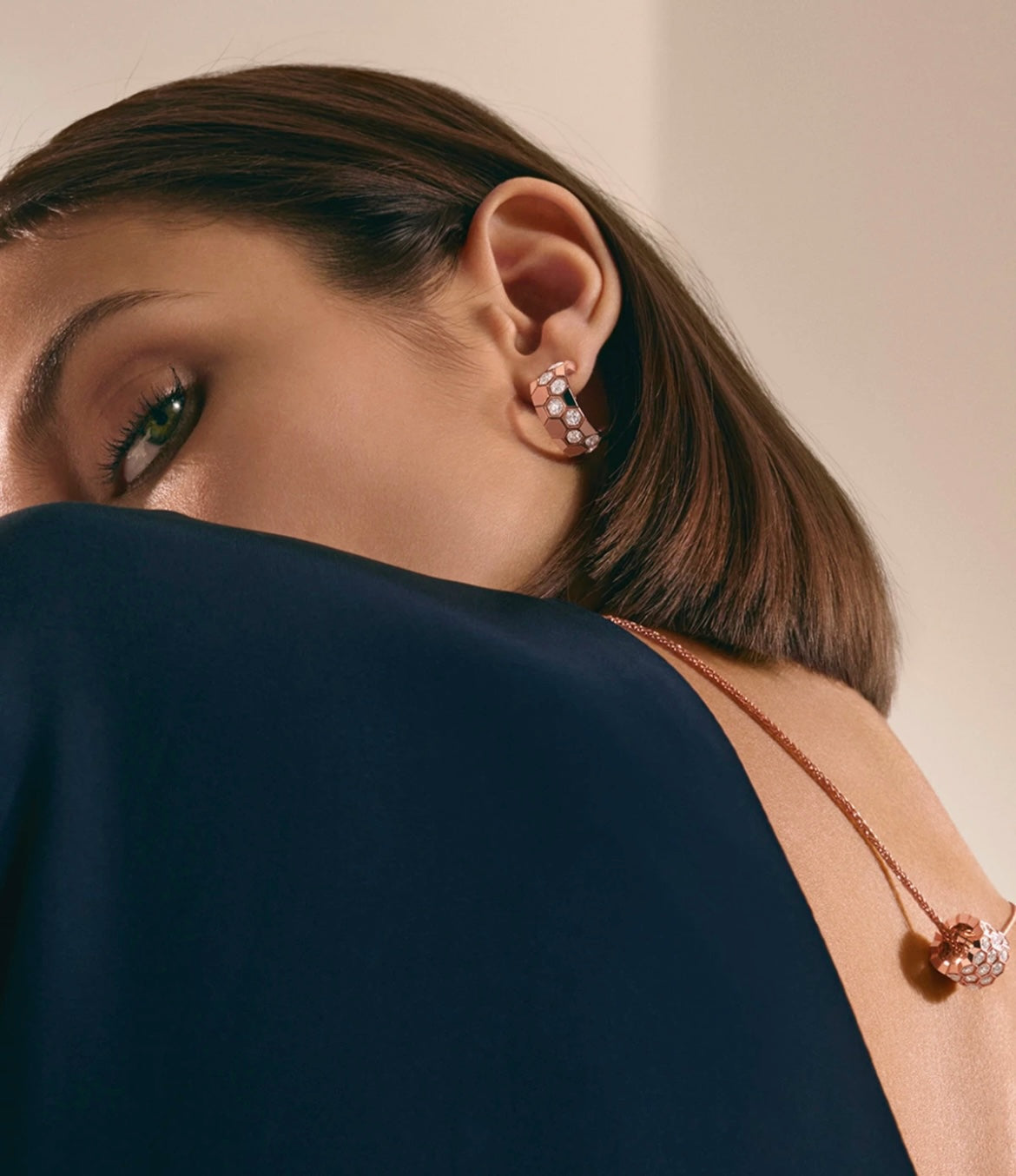 [moco jewelrys]BEE LOVE DIAMOND HOOP EARRINGS