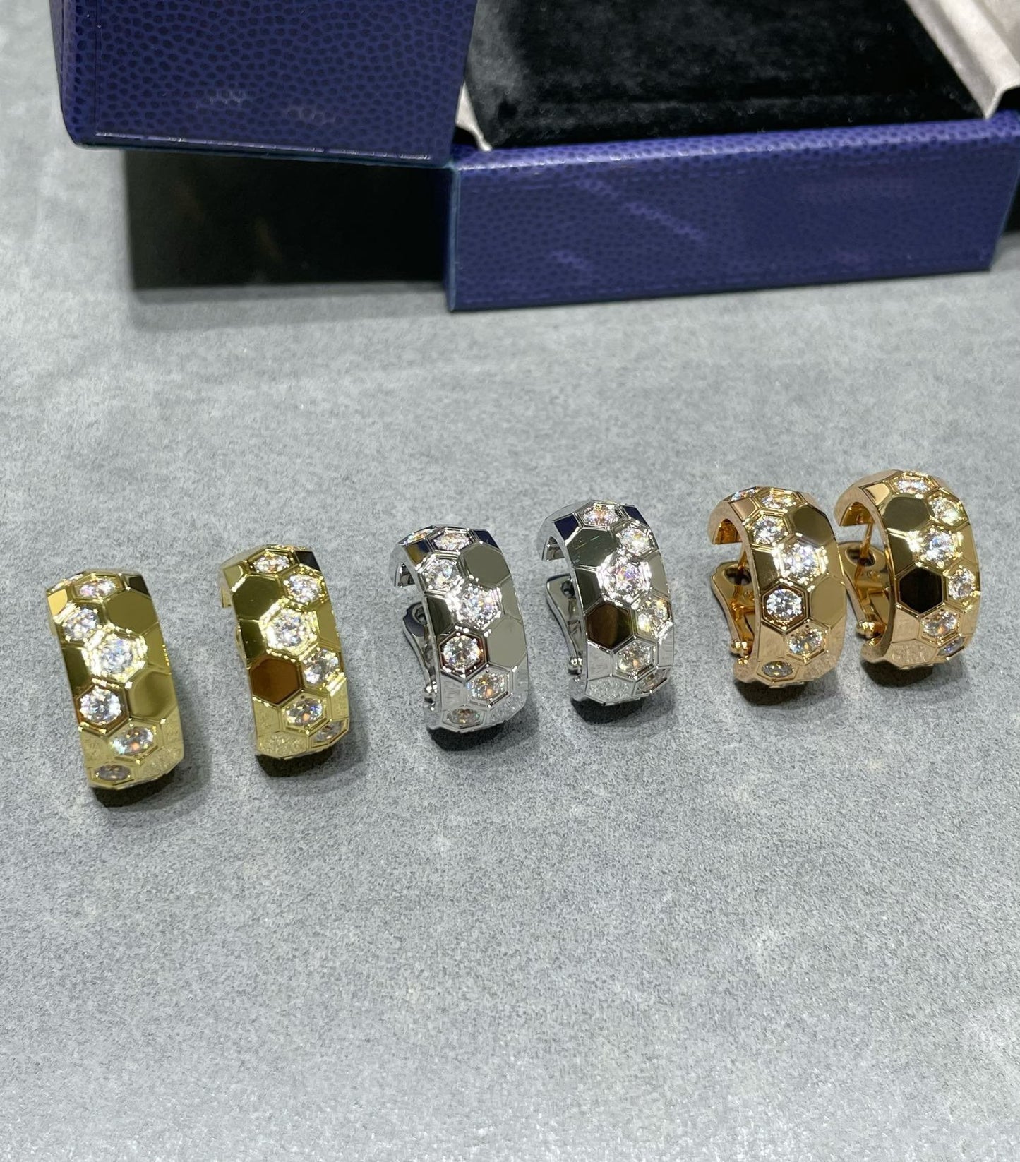 [moco jewelrys]BEE LOVE DIAMOND HOOP EARRINGS