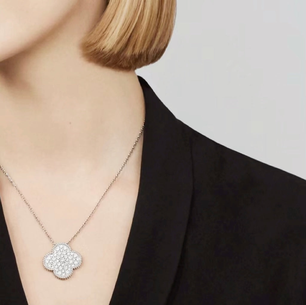 [moco jewelrys]CLOVER 25MM LARGE PENDANT DIAMOND PAVED SILVER NECKLACE