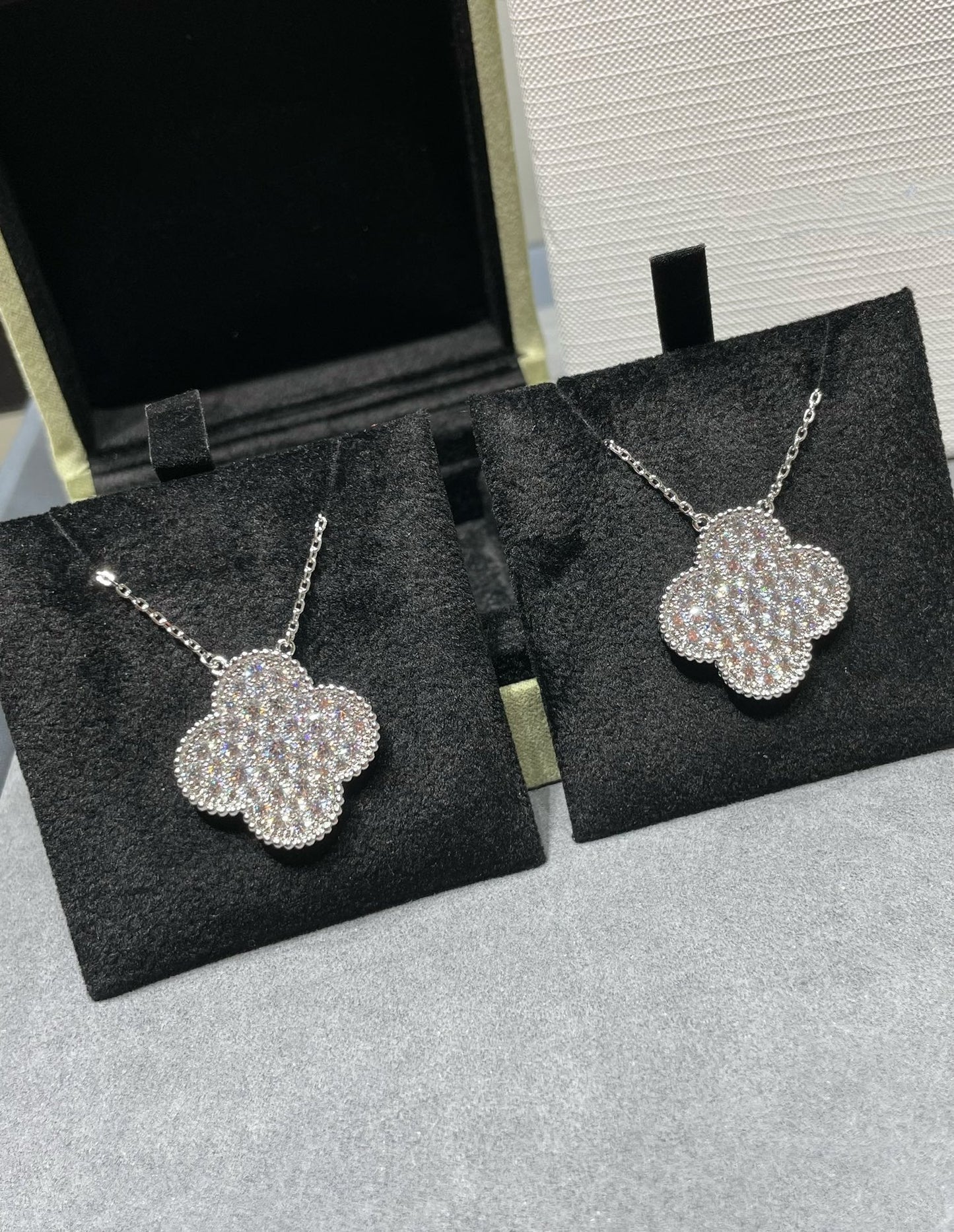 [moco jewelrys]CLOVER 25MM LARGE PENDANT DIAMOND PAVED SILVER NECKLACE