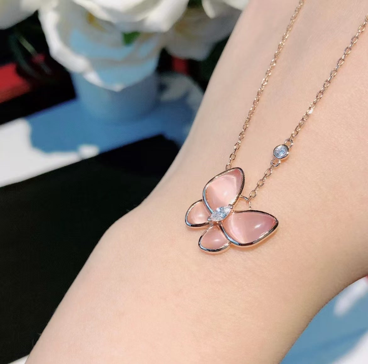[moco jewelrys]BUTTERFLY PINK MOTHER-OF-PEARL DIAMOND NECKLACE