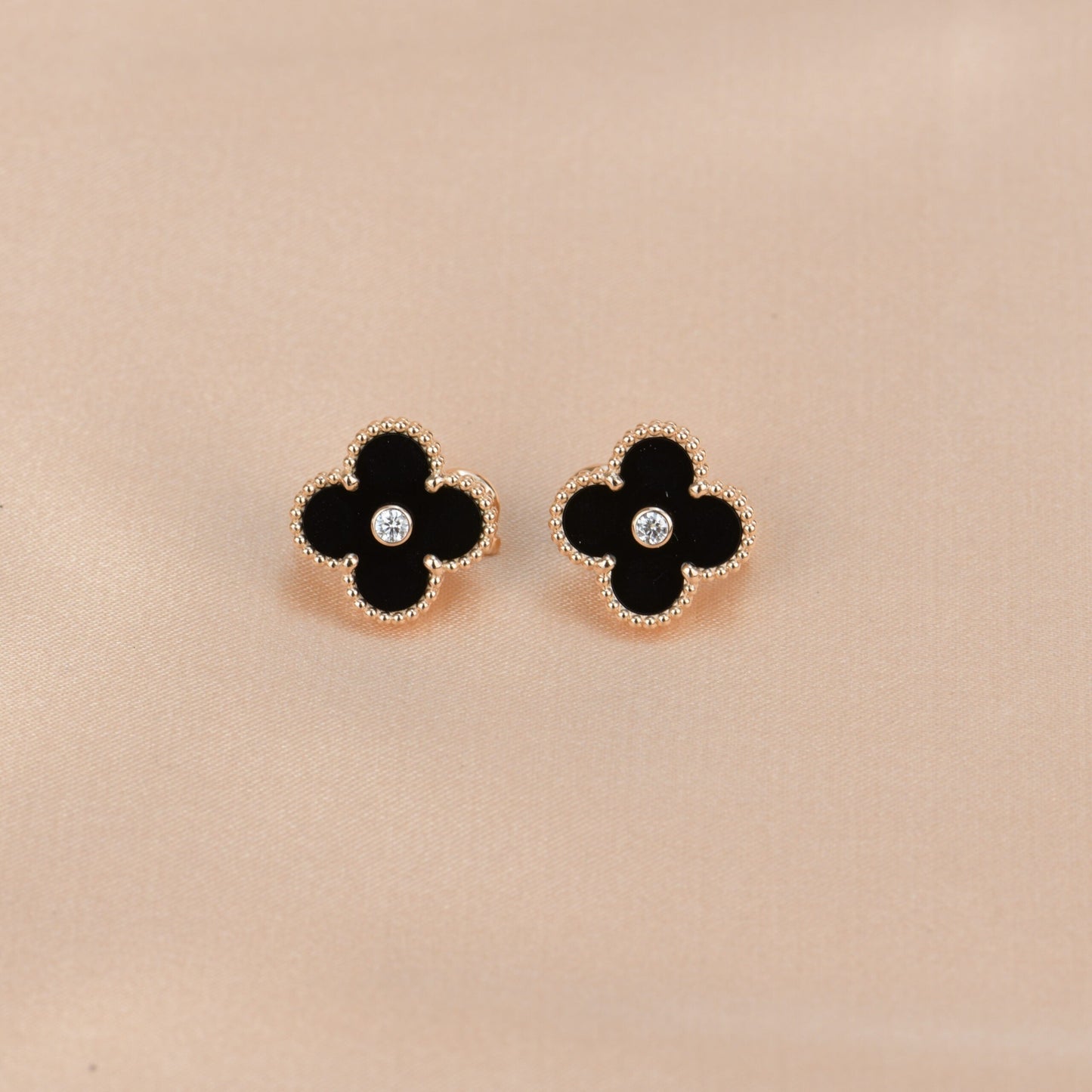 [moco jewelrys]CLOVER MEDIUM 1 MOTIFS ONYX DIAMOND EARRINGS