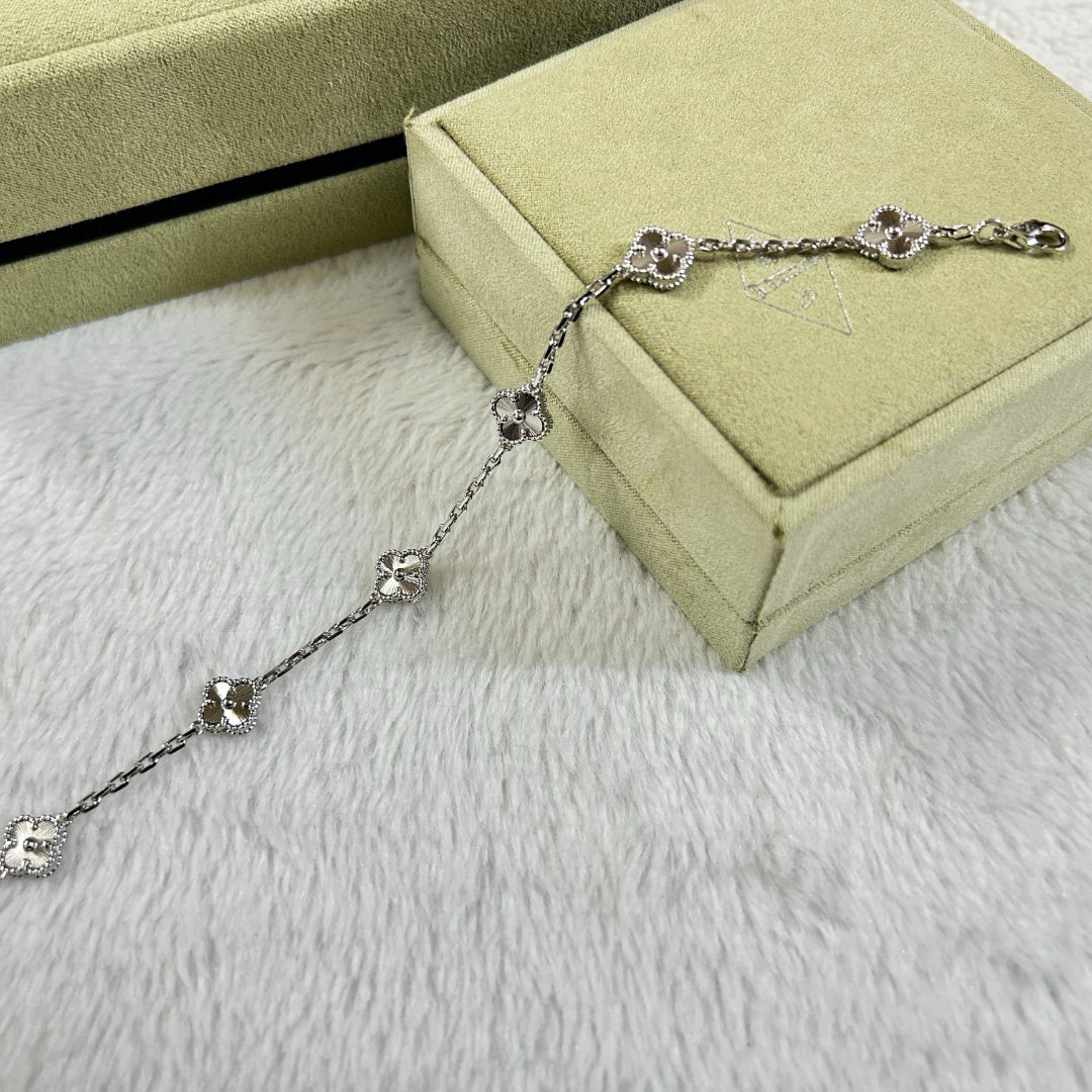 [Moco jewelrys]CLOVER 6 MOTIF DIAMOND BRACELET