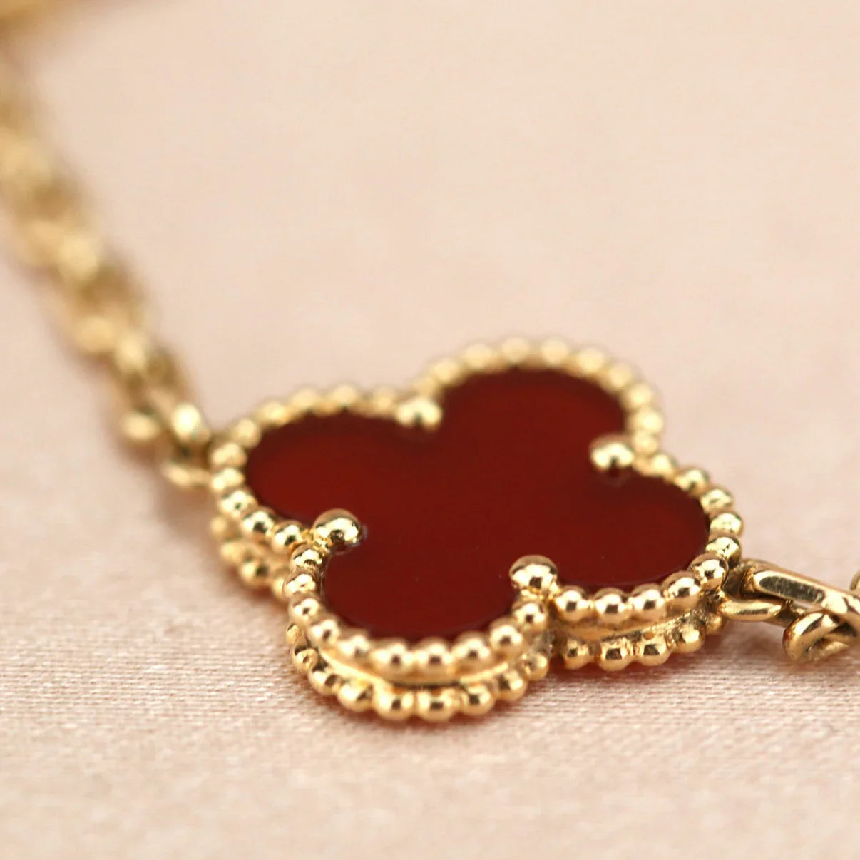 [Moco jewelrys] CLOVER 5 MOTIF RED CORNELIAN BRACELET COLLECTION