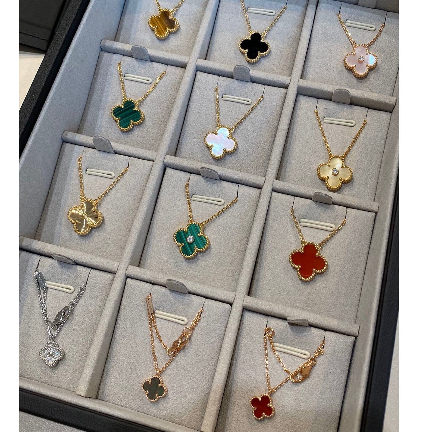 [moco jewelrys]CLOVER 15MM CARNELIAN SINGLE FLOWER NECKLACE