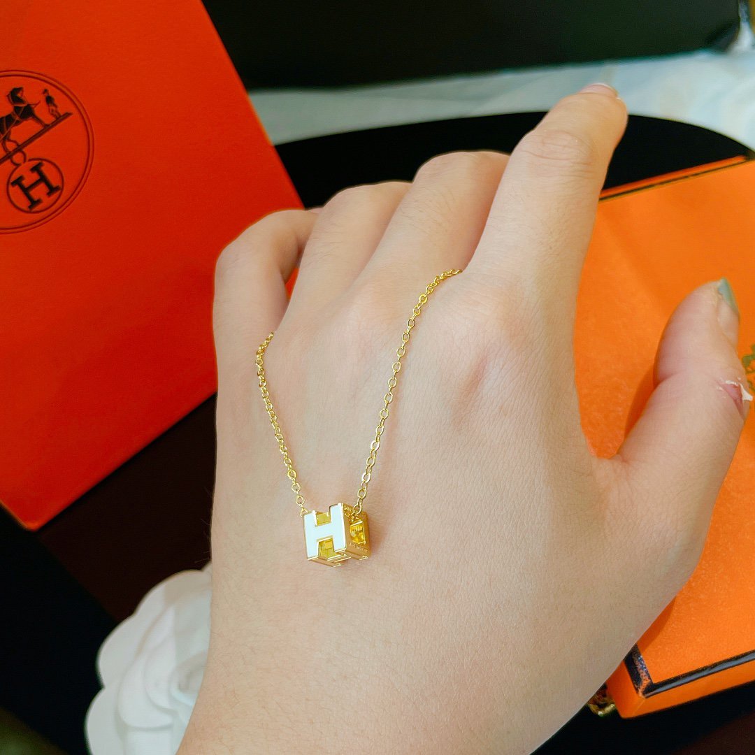 [moco jewelrys]H WHITE SQUARE GOLD NECKLACE