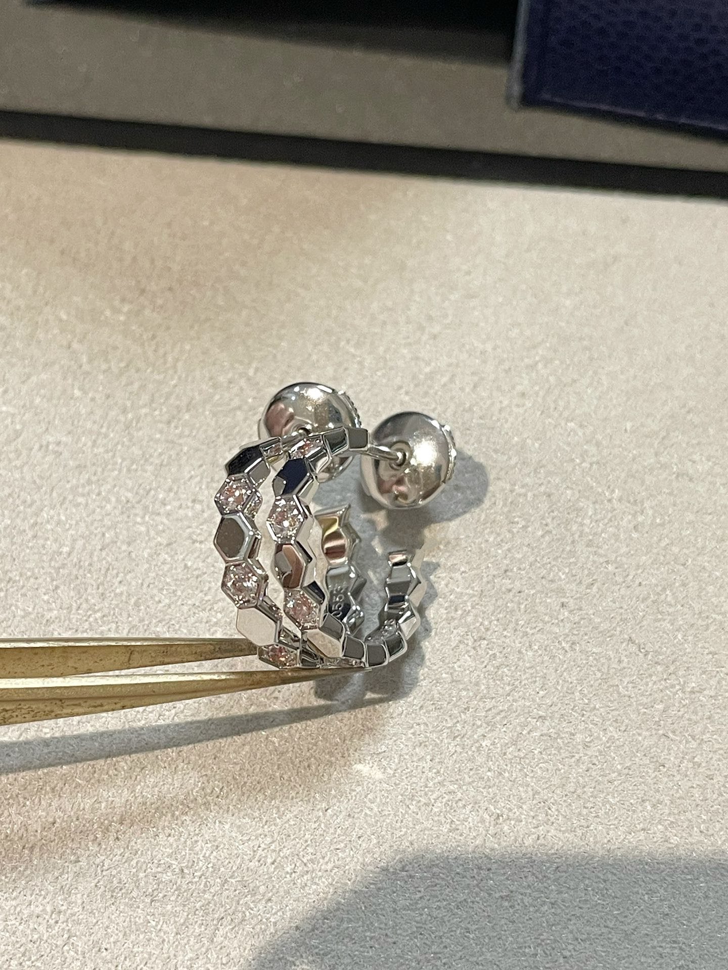[moco jewelrys]Hollow Design Four-Leaf Clover Flower Shape Ring