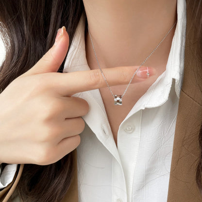 [moco jewelrys]BEE MINI PEDANT DIAMOND NECKLACE