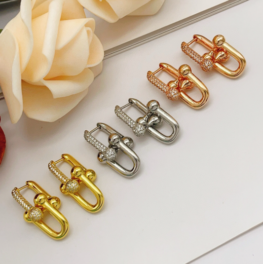 [moco jewelrys]TF HORSESHOE BUCKLE DIAMOND EARRINGS
