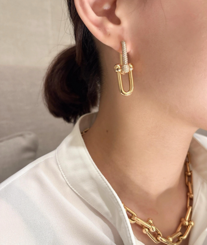 [moco jewelrys]TF HORSESHOE BUCKLE DIAMOND EARRINGS