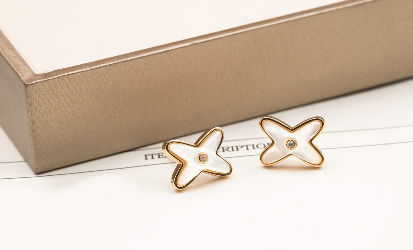 [moco jewelrys]JEUX DE WHITE MOP PINK GOLD DIAMOND EARRINGS