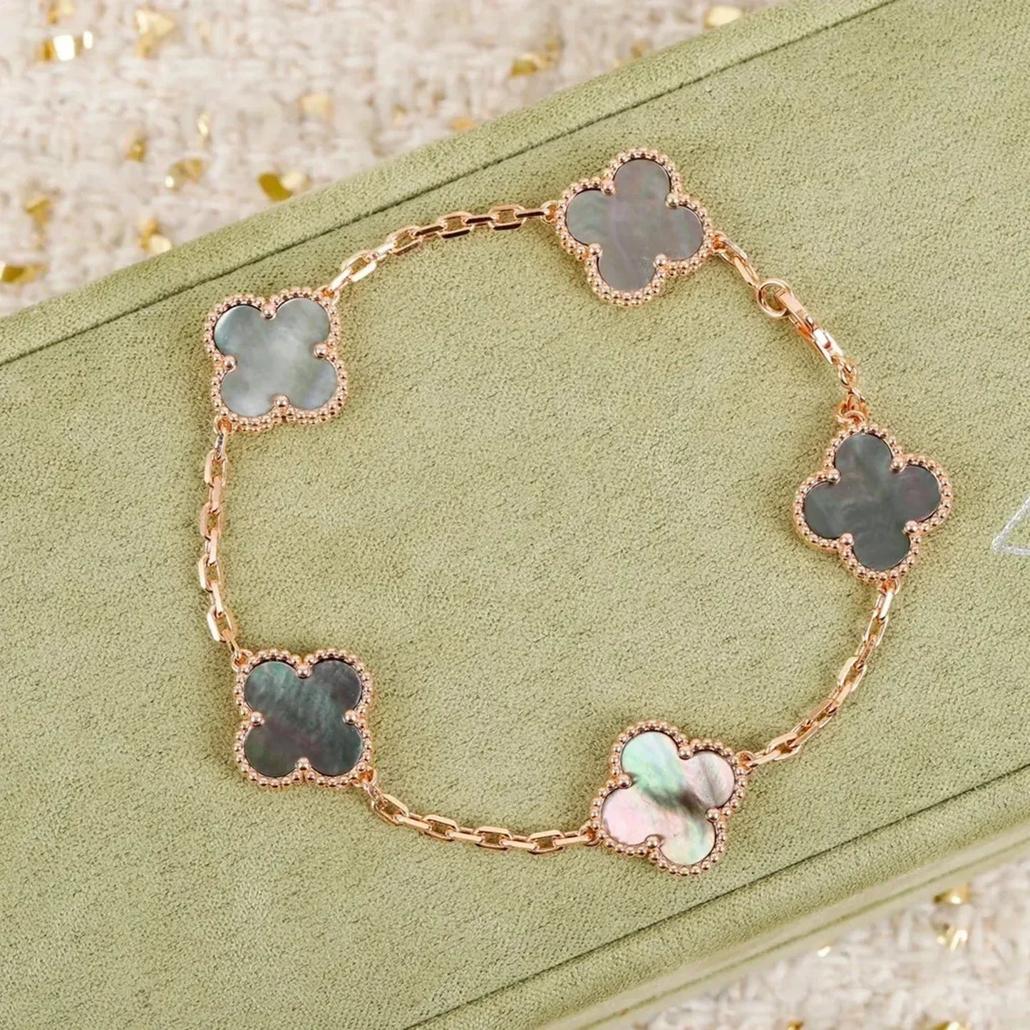 [Moco jewelrys] CLOVER 5 MOTIF GRAY MOP BRACELET COLLECTION