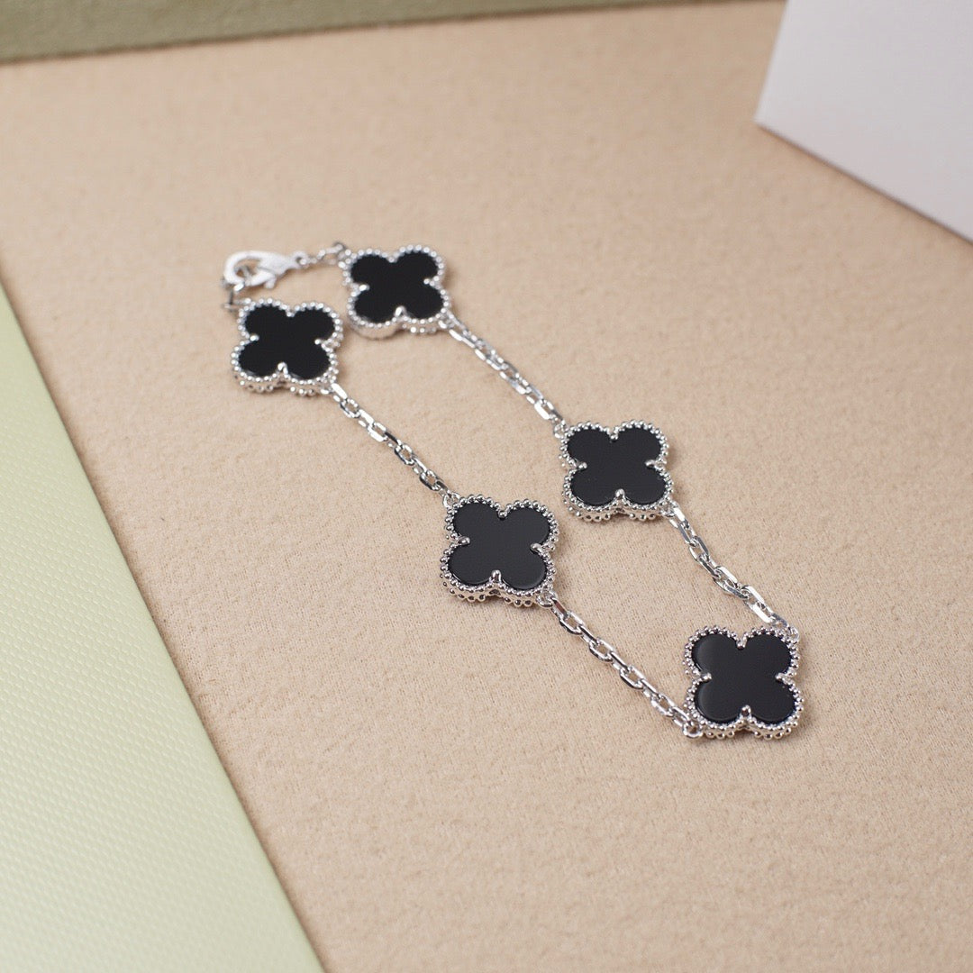 [Moco jewelrys] CLOVER 5 MOTIF ONYXS BRACELET COLLECTION