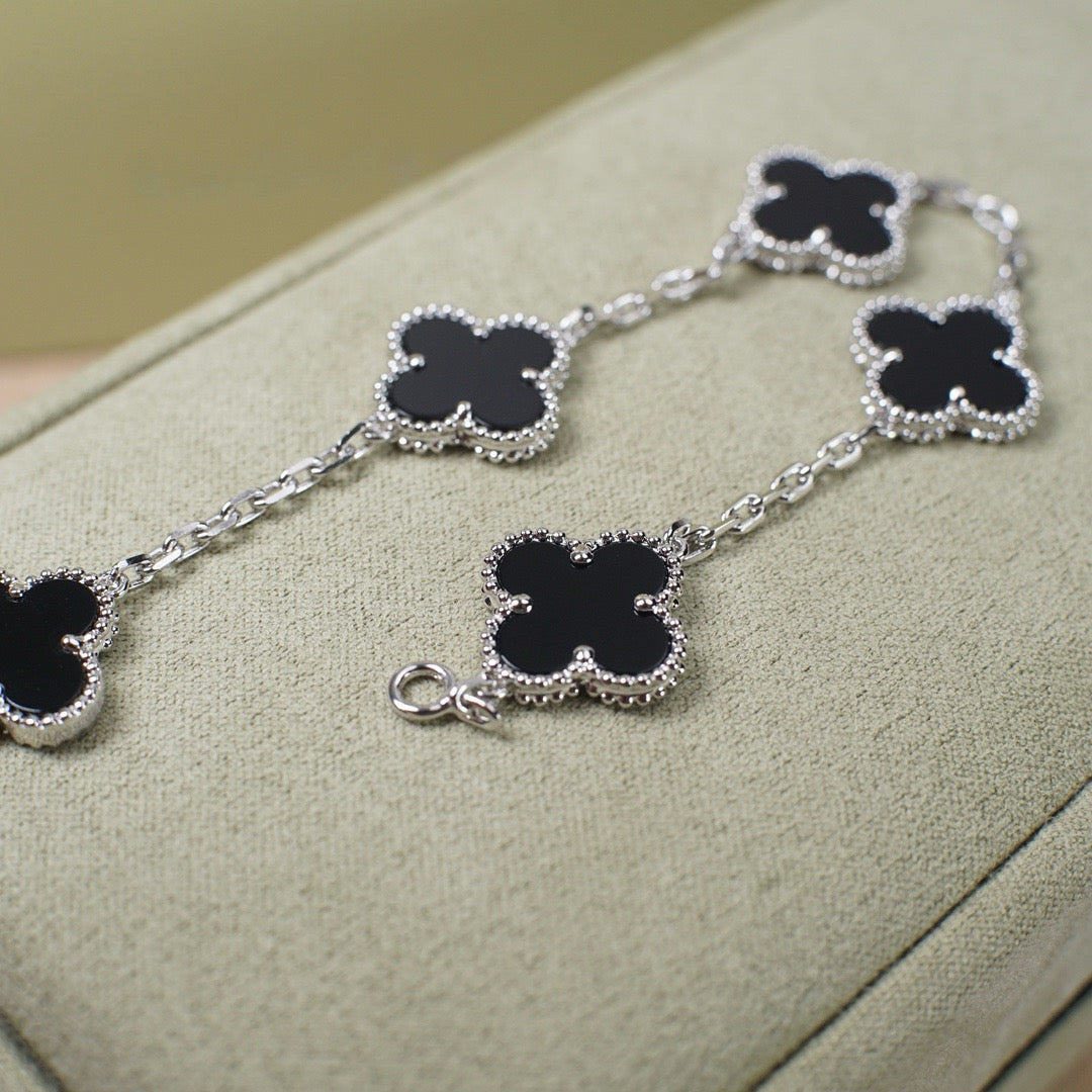 [Moco jewelrys] CLOVER 5 MOTIF ONYXS BRACELET COLLECTION