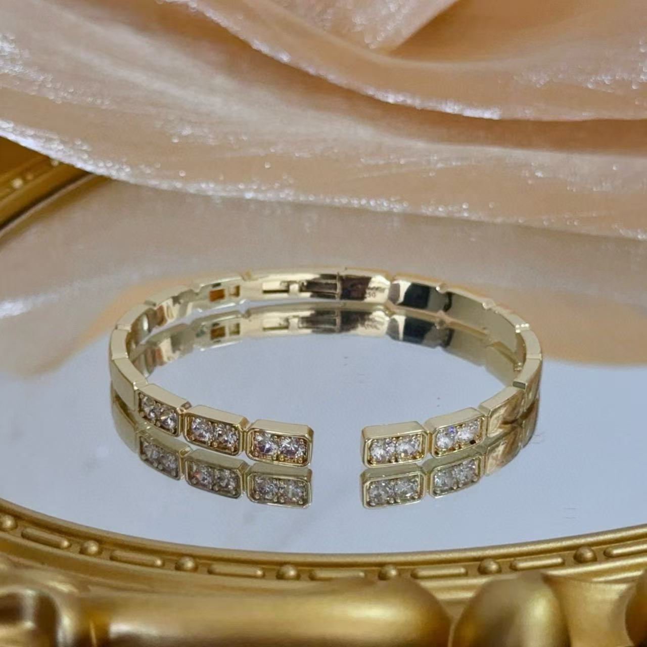 [Moco jewelrys]LOVE DIAMOND OPEN  BRACELET