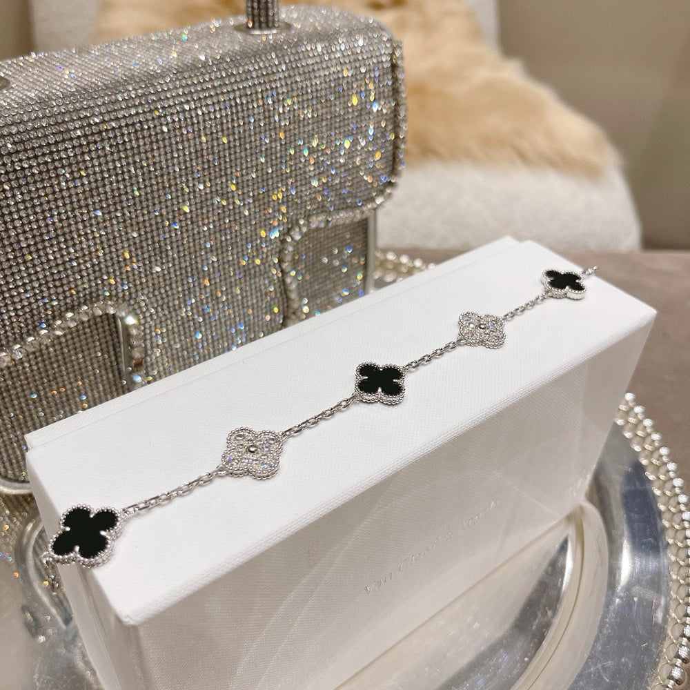 [Moco jewelrys] CLOVER 5 MOTIF ONYXS BRACELET COLLECTION