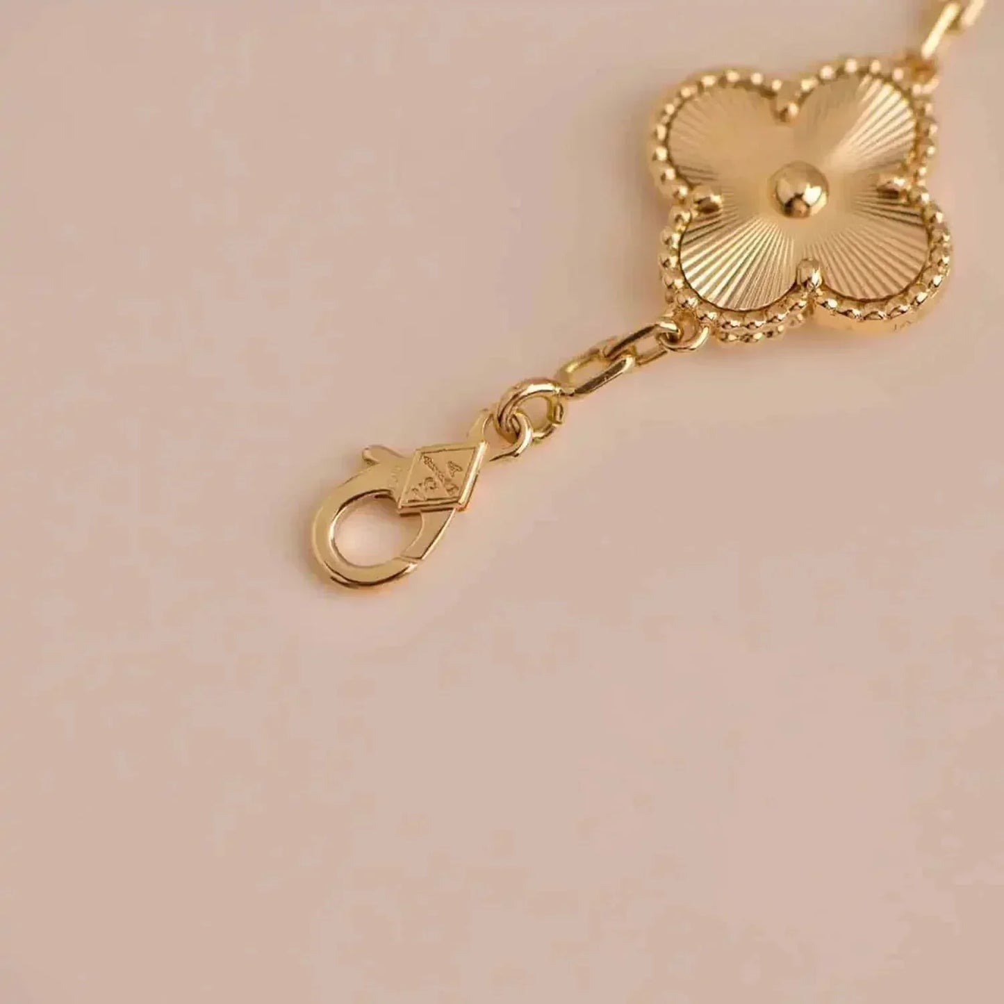 [Moco jewelrys] CLOVER 5 MOTIF LASER BRACELET COLLECTION