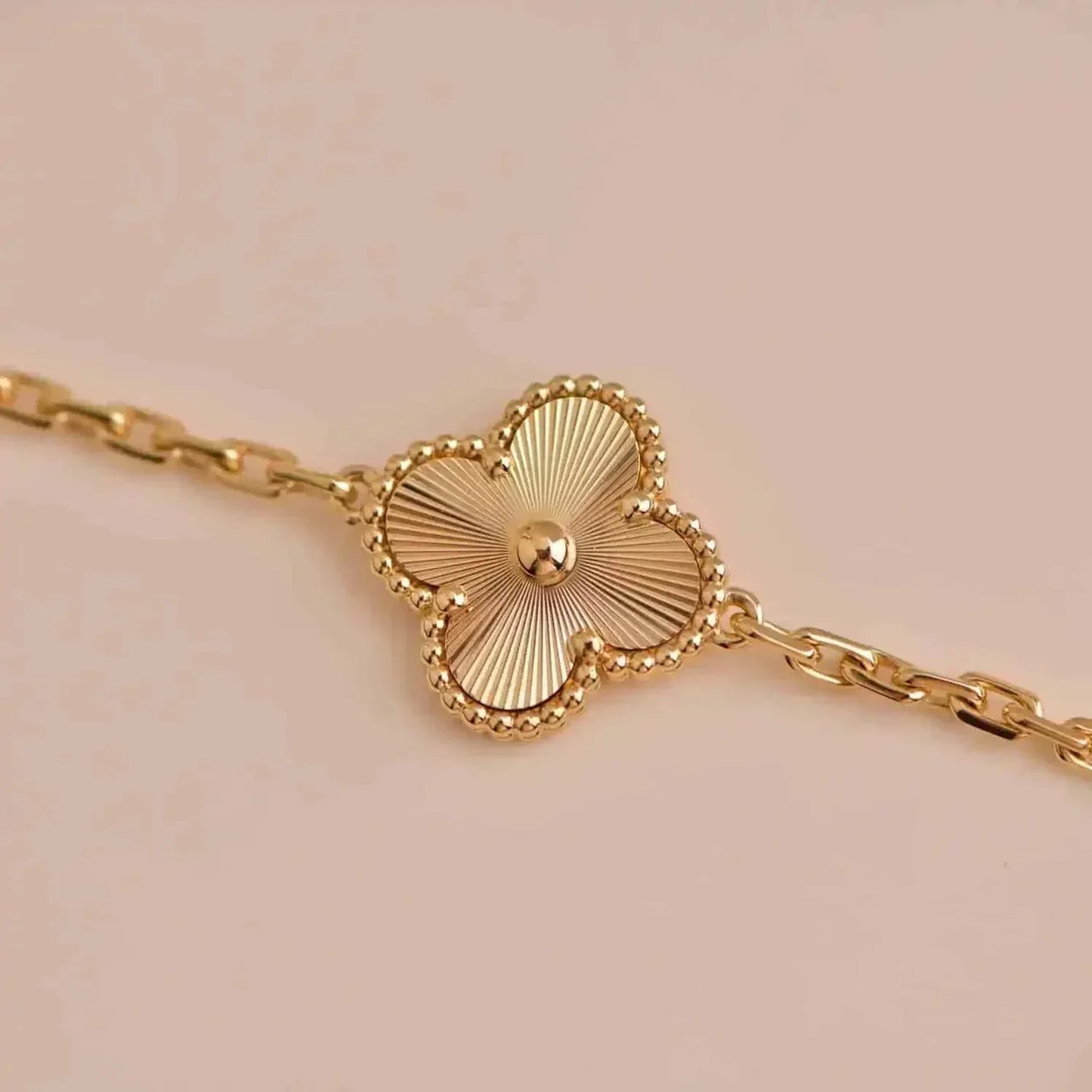 [Moco jewelrys] CLOVER 5 MOTIF LASER BRACELET COLLECTION