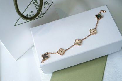 [Moco jewelrys] CLOVER 5 MOTIF GRAY MOP BRACELET COLLECTION