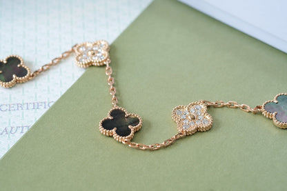 [Moco jewelrys] CLOVER 5 MOTIF GRAY MOP BRACELET COLLECTION