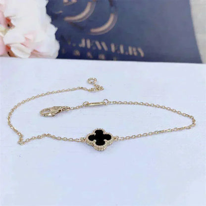 [moco jewelrys]CLOVER ONYX SINGLE FLOWER BRACELET